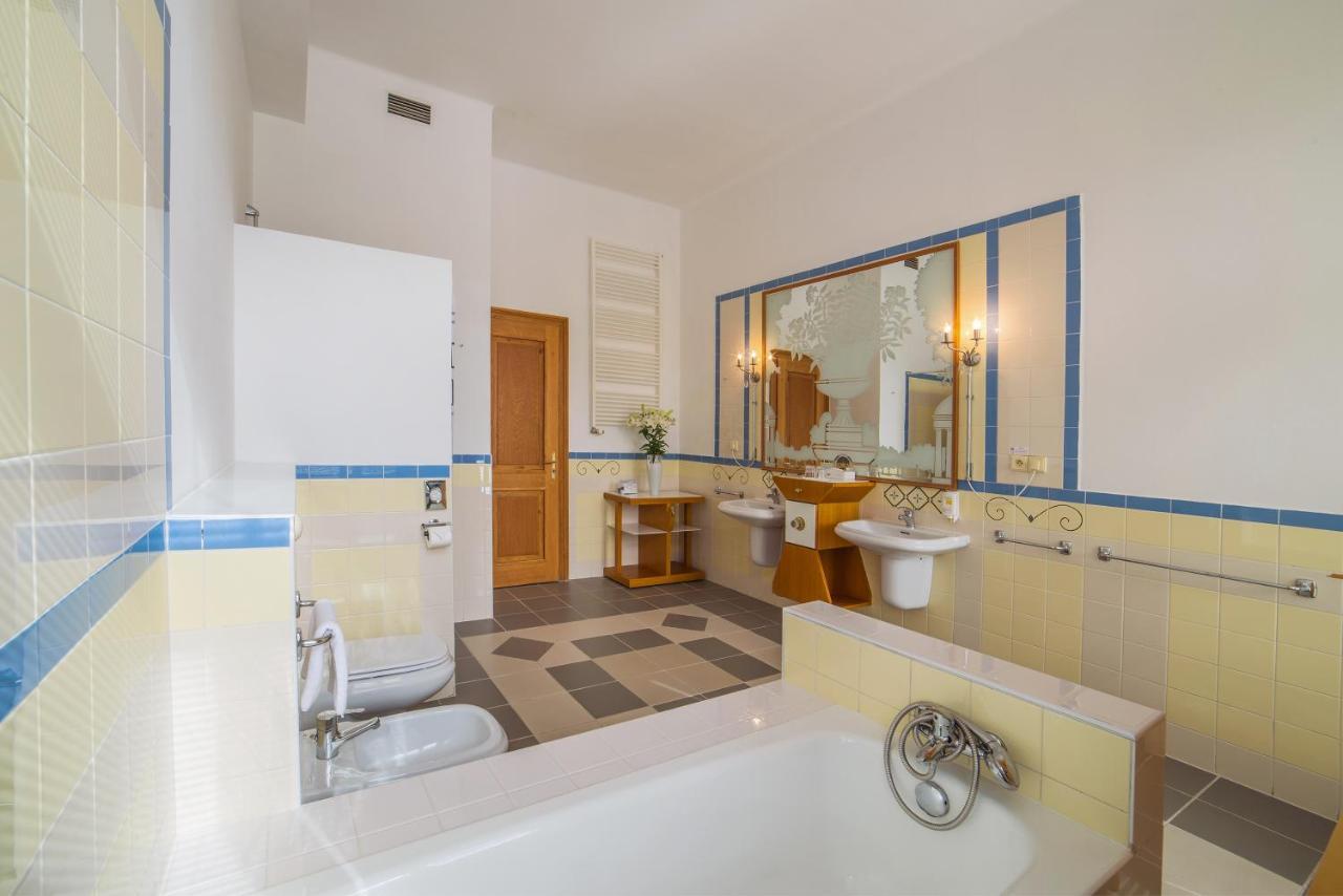 Hotel Three Lilies Inkl Aquaforum Františkovy Lázně 외부 사진